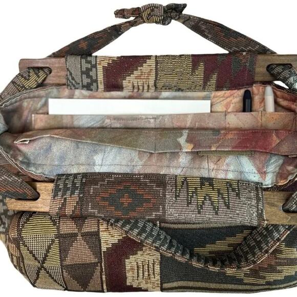 Vintage Aztec Bohemian Tapestry Knit Handbag with Wooden Closure - Picture 11 of 16